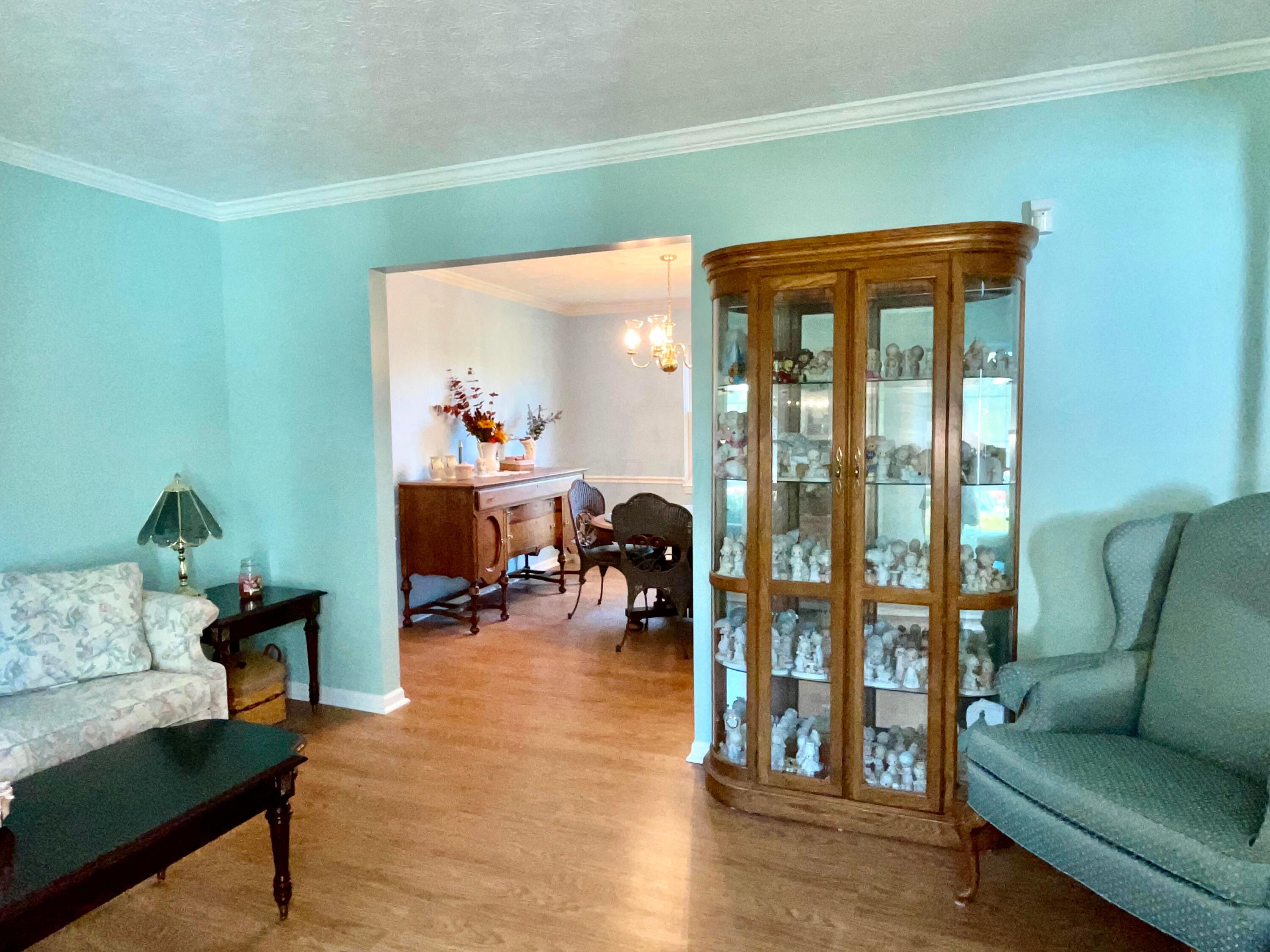 5294 Bressler Drive Hilliard, OH 43026 - Photo 5 of 45 Living room is open to the dining room.