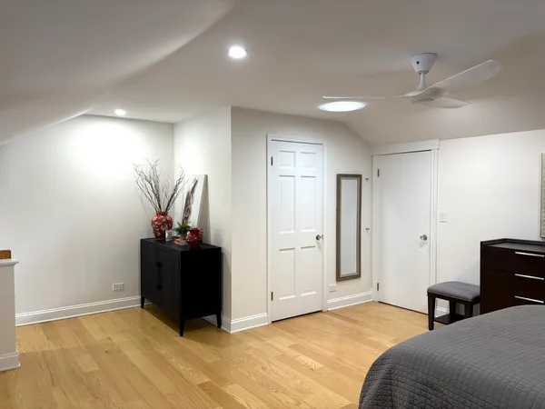 a view of a livingroom with kitchen