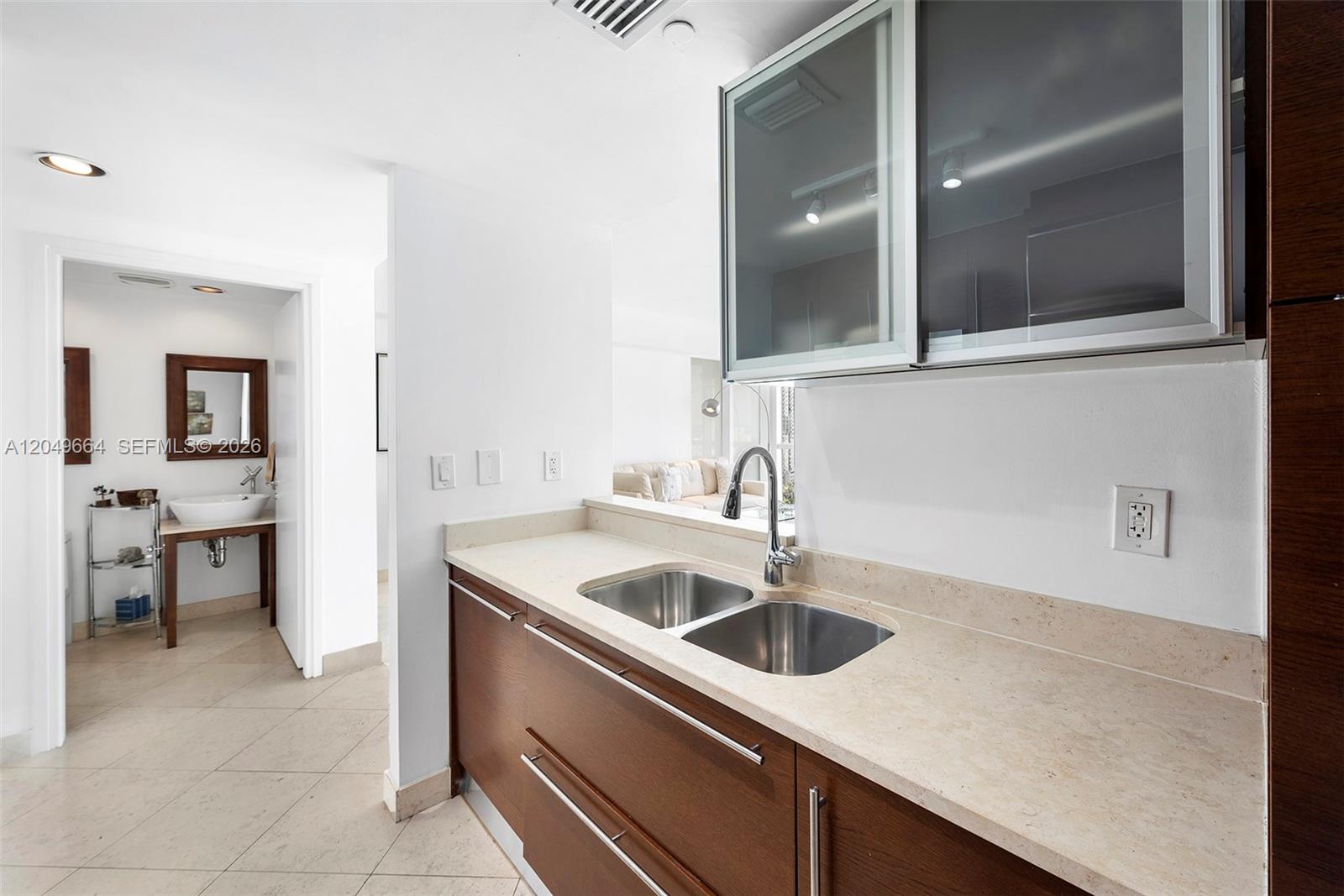 450 Alton Road, Unit 1708 Miami Beach, FL 33139 - Photo 7 of 38