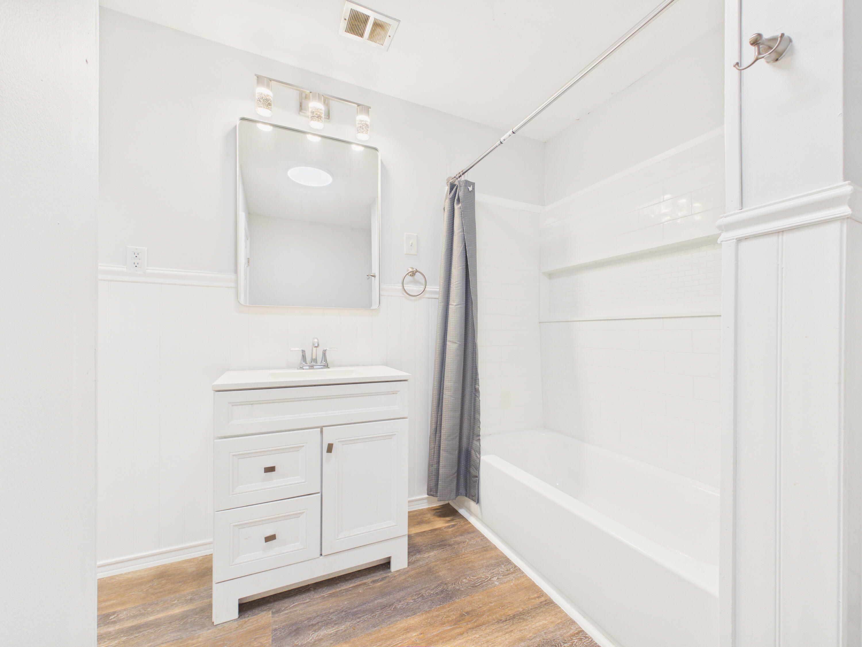 800 Old Whiskey Road South New Ellenton, SC 29809 - Photo 11 of 31 a bathroom with a bathtub a sink a vanity and a mirror