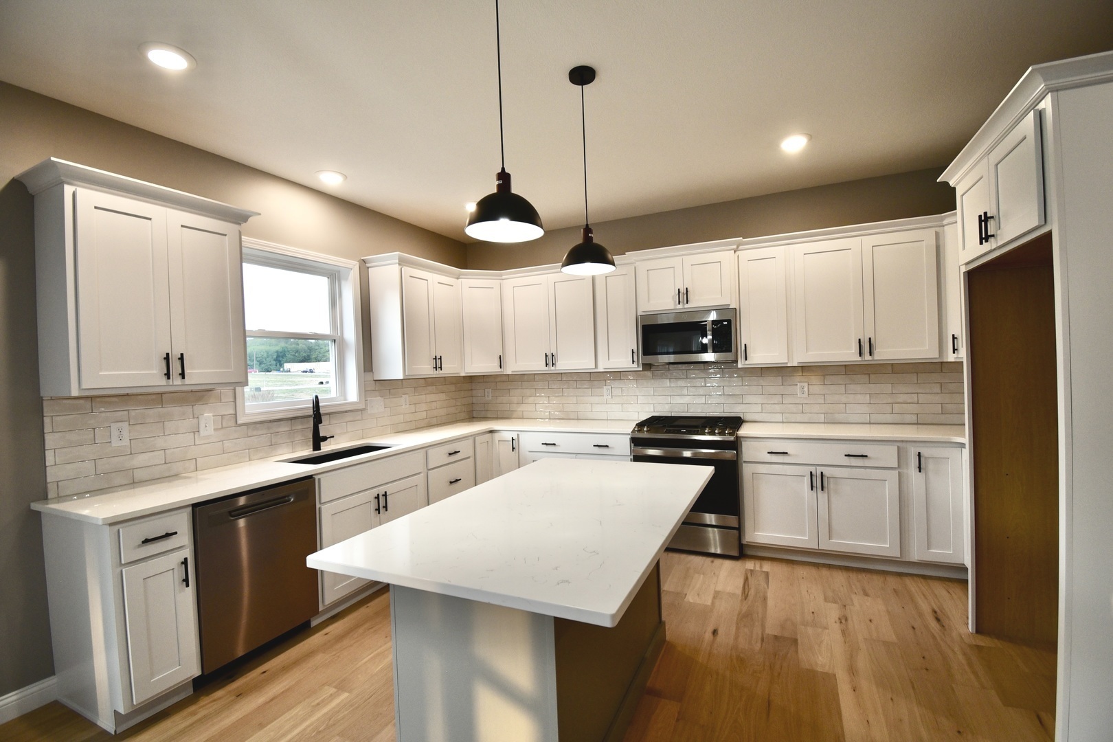 104 Raef Road Downs, IL 61736 - Photo 8 of 29 Gallery Image 8