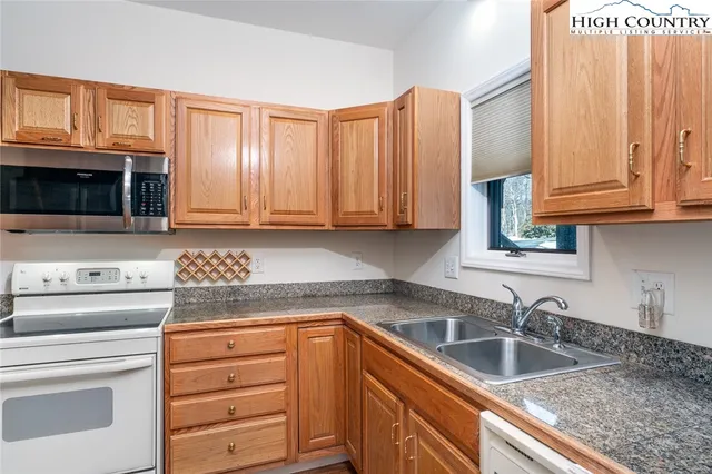 $425,000 | 182 Evergreen Springs Court, Unit 401, Blowing Rock, NC 28605