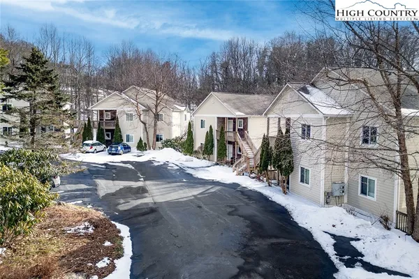 $405,000 | 182 Evergreen Springs Court, Unit 401, Blowing Rock, NC 28605