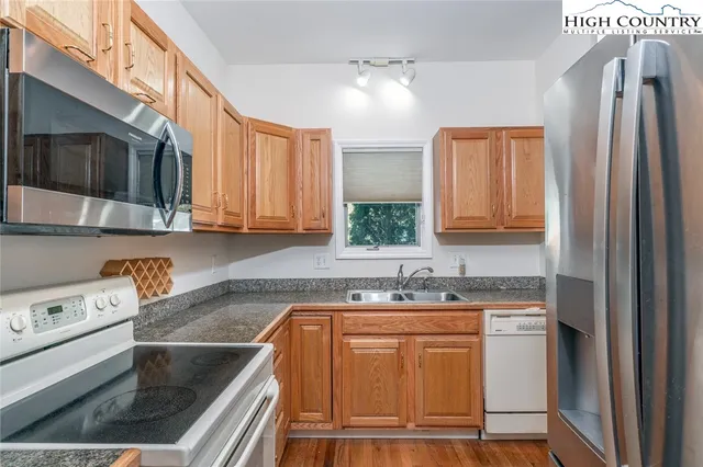 $425,000 | 182 Evergreen Springs Court, Unit 401, Blowing Rock, NC 28605