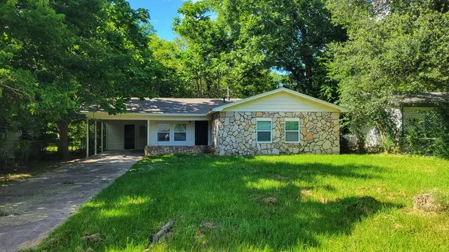 $1,550 | 1970 West Sherman Street, Paris, TX 75460