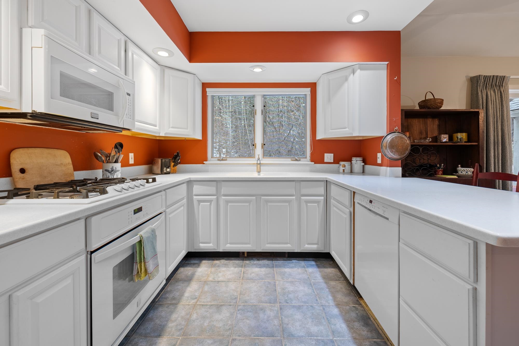 84 Iris Way Hartford, VT 05001 - Photo 9 of 48