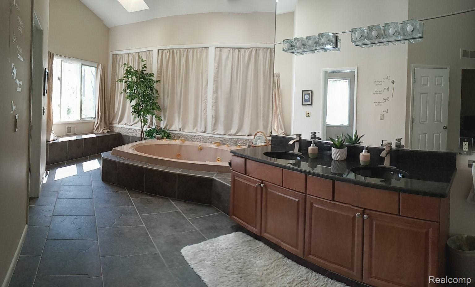 30851 Country Ridge Circle Farmington, MI 48331 - Photo 11 of 25 13.jpg