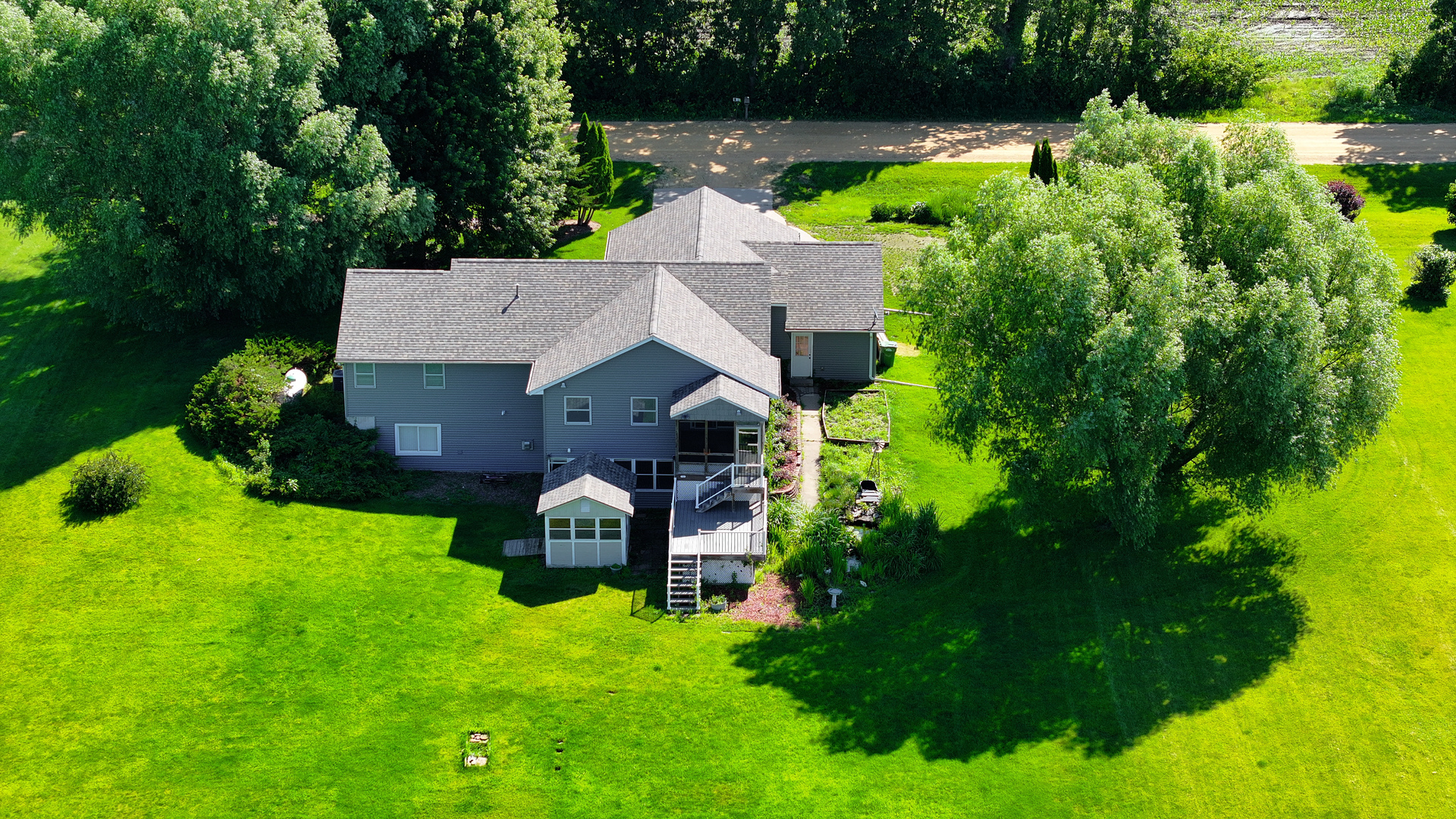 681 West Deer Creek Road Clinton, IA 52732 - Photo 38 of 51