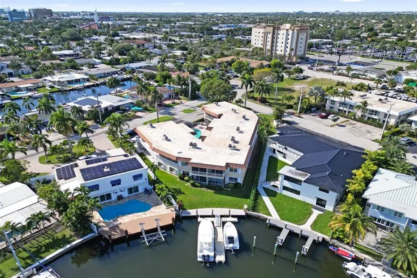 $2,000 | 2201 Southeast 9th Street, Unit 203, Pompano Beach, FL 33062