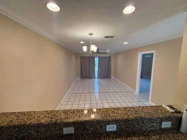 $2,000 | 2201 Southeast 9th Street, Unit 203, Pompano Beach, FL 33062