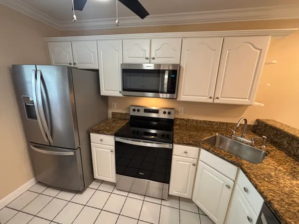 $2,000 | 2201 Southeast 9th Street, Unit 203, Pompano Beach, FL 33062