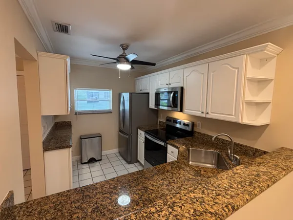 $2,000 | 2201 Southeast 9th Street, Unit 203, Pompano Beach, FL 33062