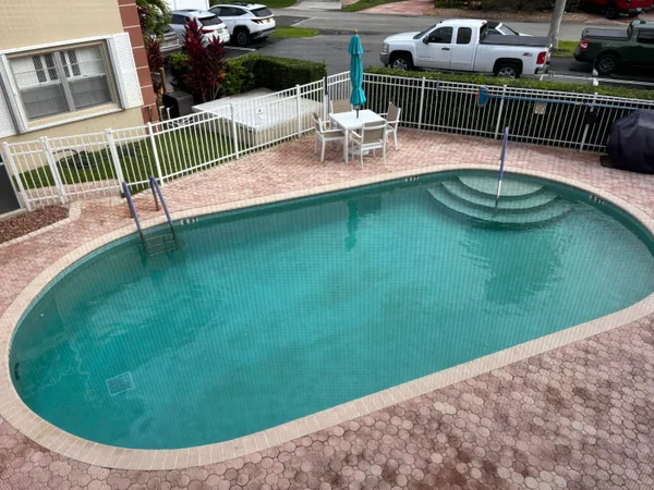 $2,000 | 2201 Southeast 9th Street, Unit 203, Pompano Beach, FL 33062