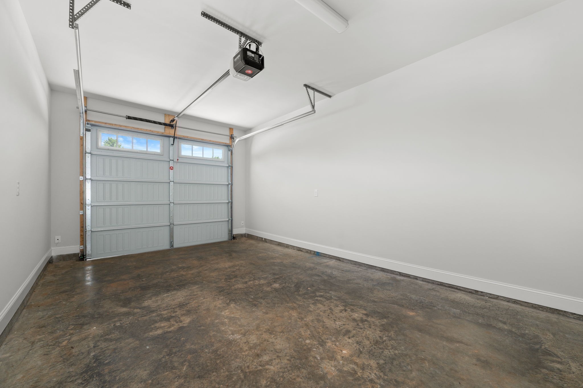 527 Rohan Drive Murfreesboro, TN 37129 - Photo 14 of 20 a view of a garage