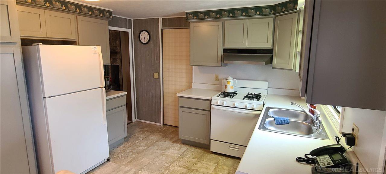 7435 Birchtree Road Lexington, MI 48450 - Photo 10 of 34