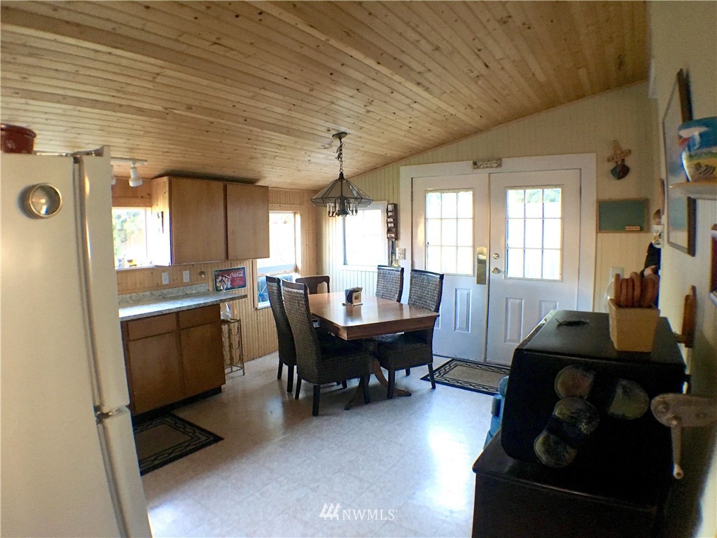 2153 Cedar Street Point Roberts, WA 98281 - Photo 4 of 10 Gallery Image 4