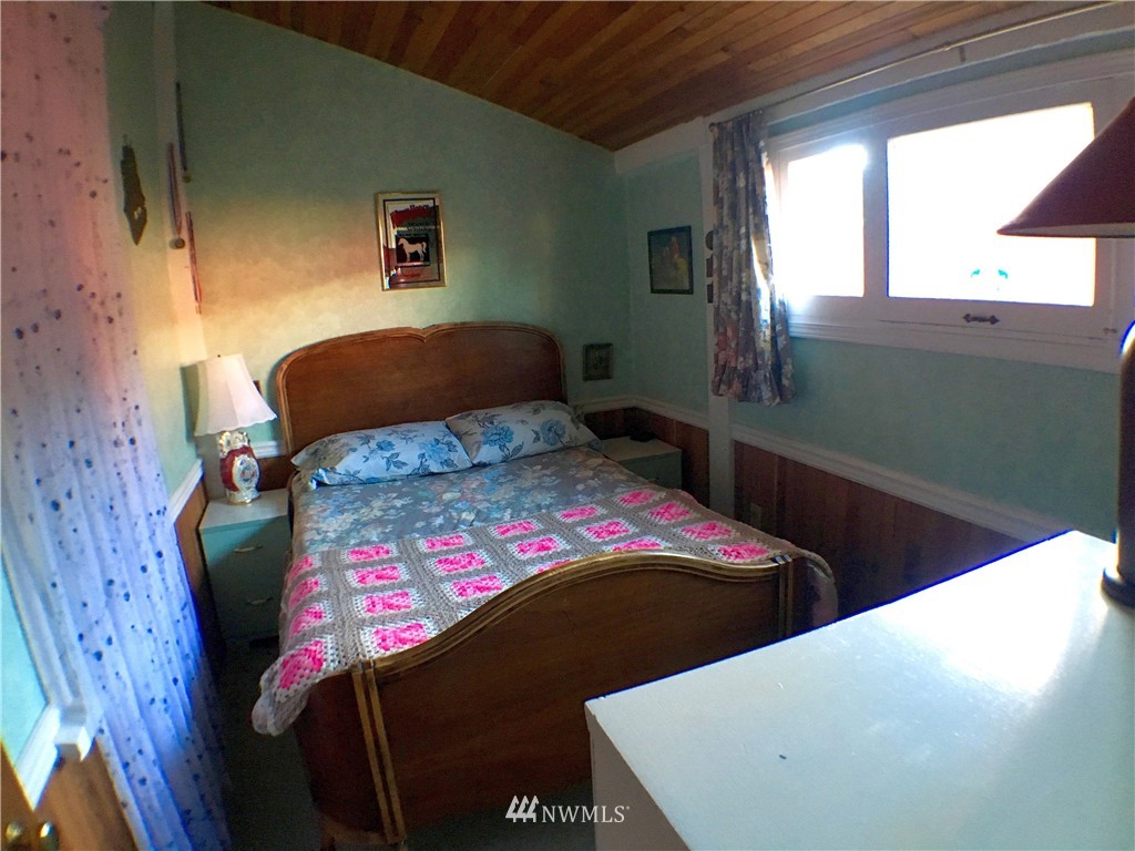 2153 Cedar Street Point Roberts, WA 98281 - Photo 6 of 10 Gallery Image 6