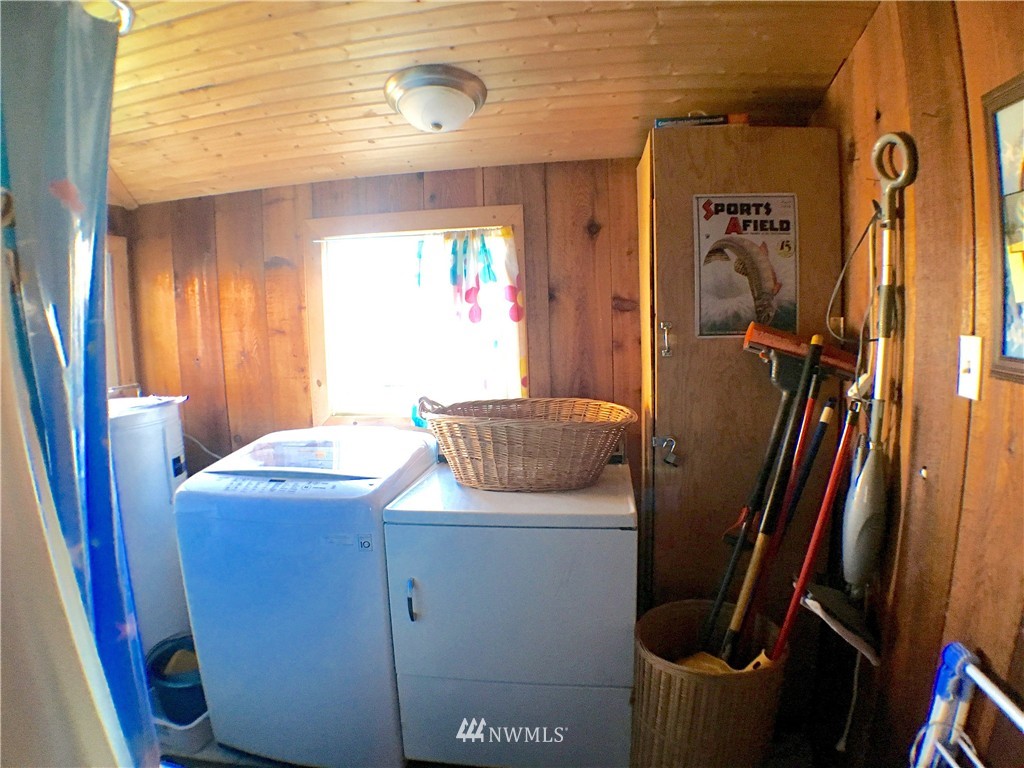 2153 Cedar Street Point Roberts, WA 98281 - Photo 9 of 10 Gallery Image 9