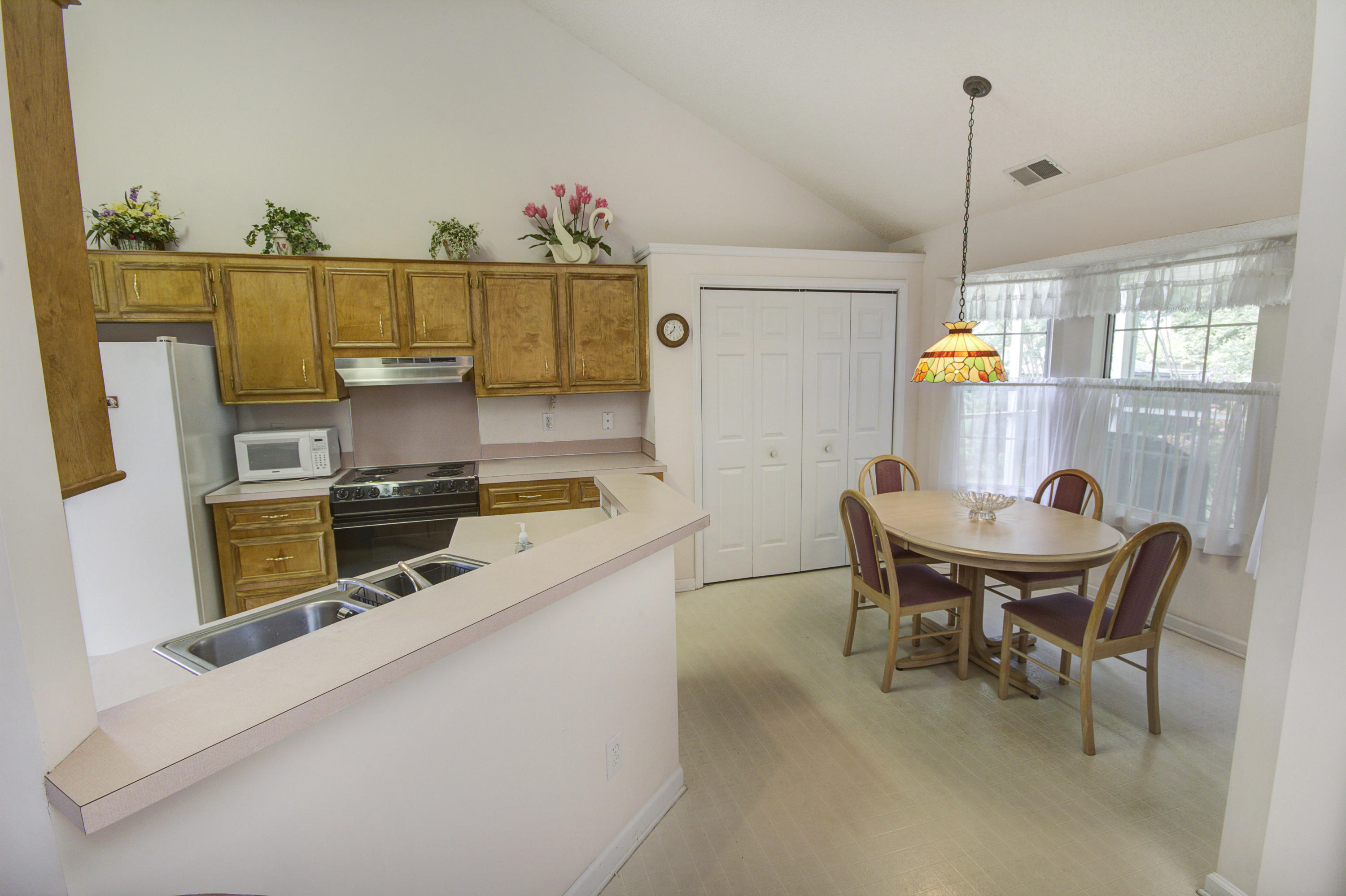 308 Bertram Road Summerville, SC 29485 - Photo 8 of 23 Eat in Breakfast Nook
