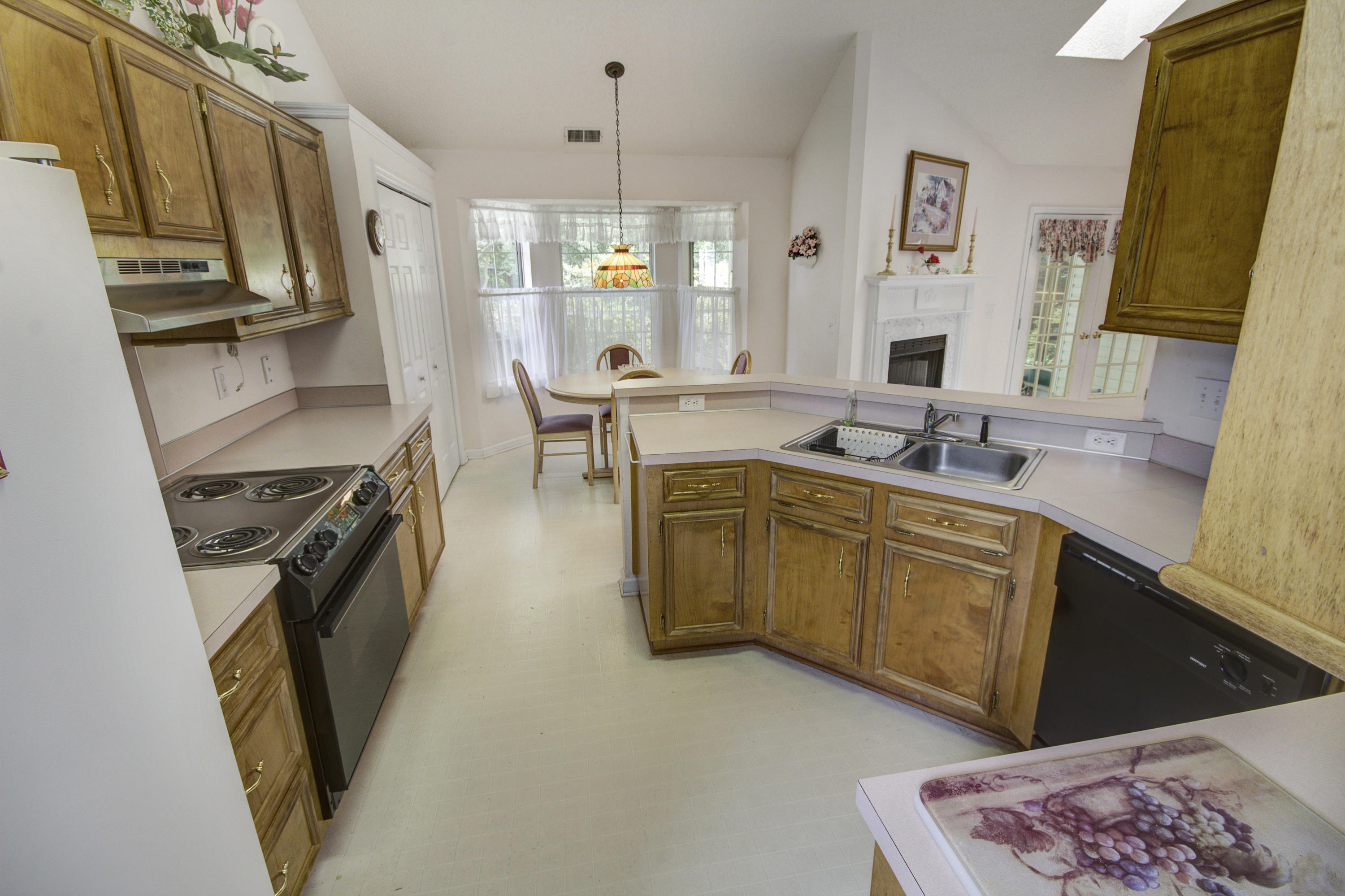 308 Bertram Road Summerville, SC 29485 - Photo 9 of 23 Kitchen