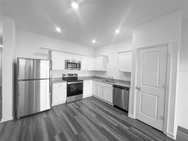 $1,950 | 6158 Daerr Rdg Street, Zephyrhills, FL 33542