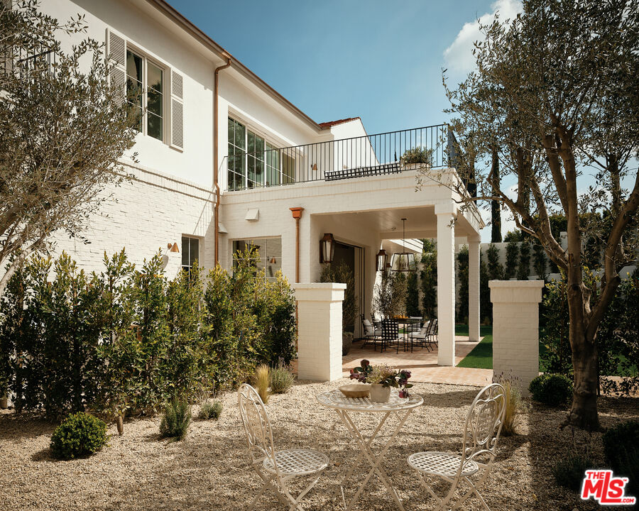 15620 Woodvale Road Encino, CA 91436 - Photo 10 of 30