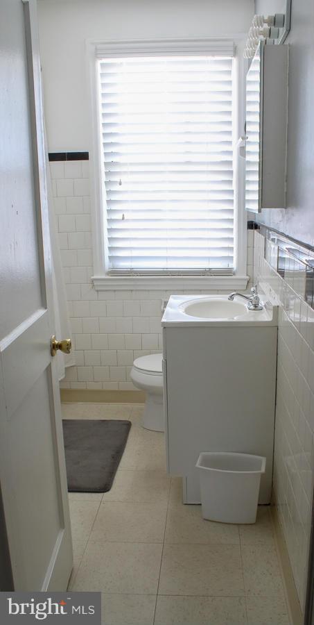 4003 Bareva Road Baltimore, MD 21215 - Photo 16 of 18 Bath