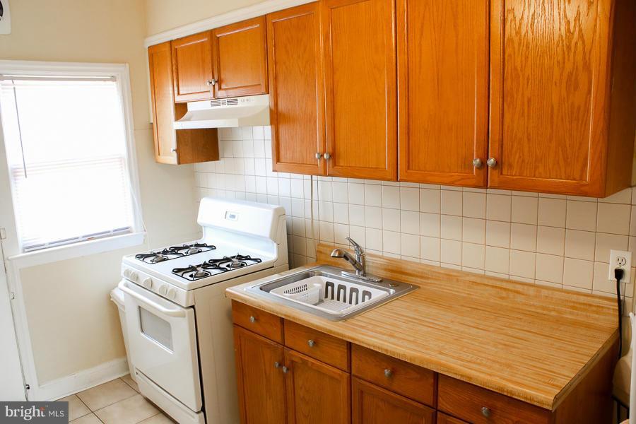 4003 Bareva Road Baltimore, MD 21215 - Photo 8 of 18 Kitchen