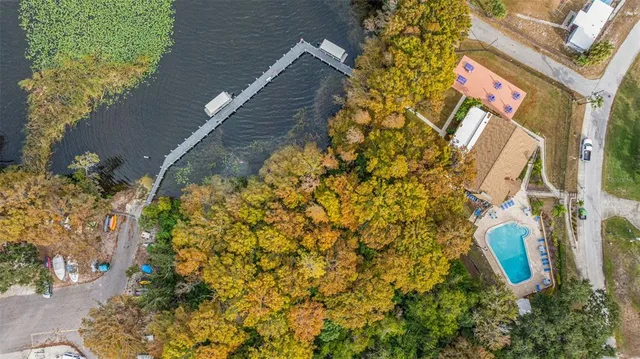 a picture of a room with a floor plan