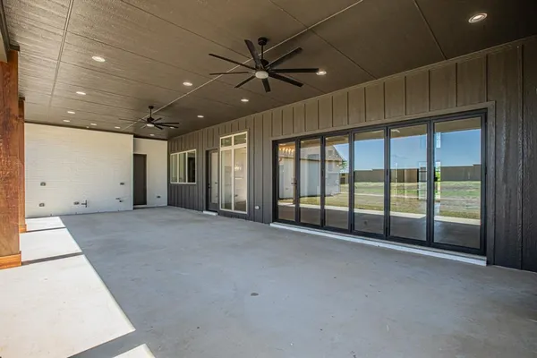 a view of an empty room with a ceiling fan