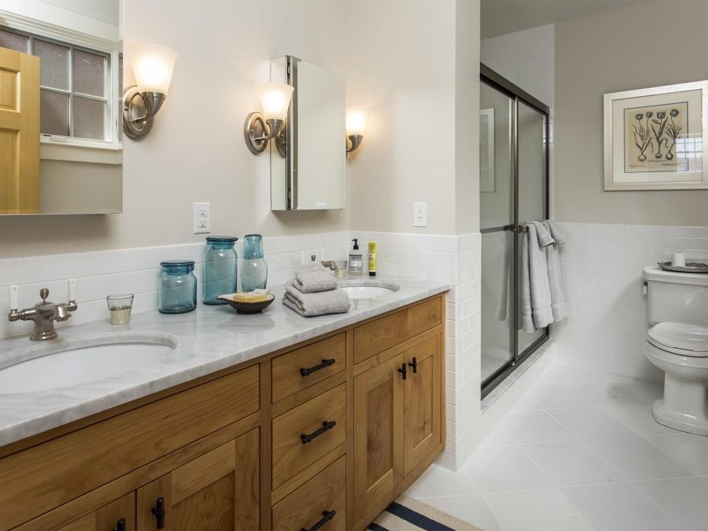75 Main Street, Unit 1 Newcastle, ME 04553 - Photo 13 of 27 Master bath