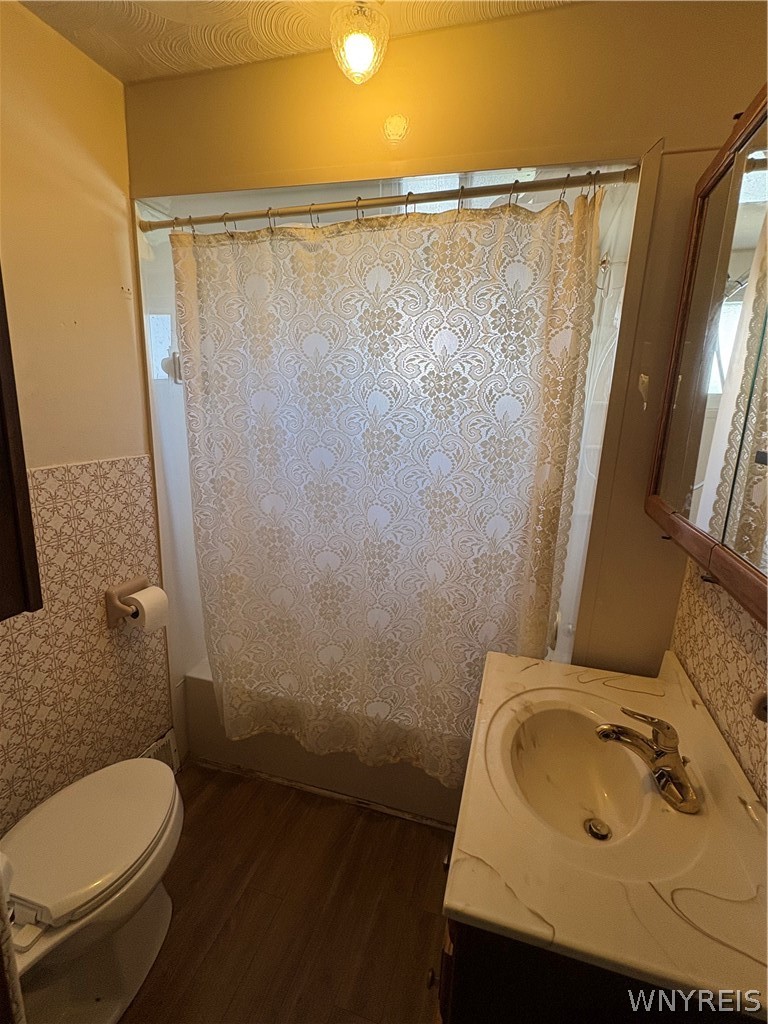 1225 North Military Road Niagara Falls, NY 14304 - Photo 12 of 18 First floor bath
