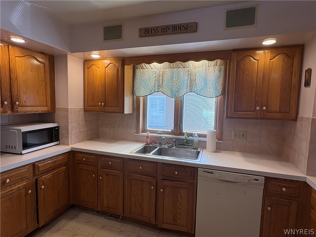 1225 North Military Road Niagara Falls, NY 14304 - Photo 2 of 18 Large kitchen