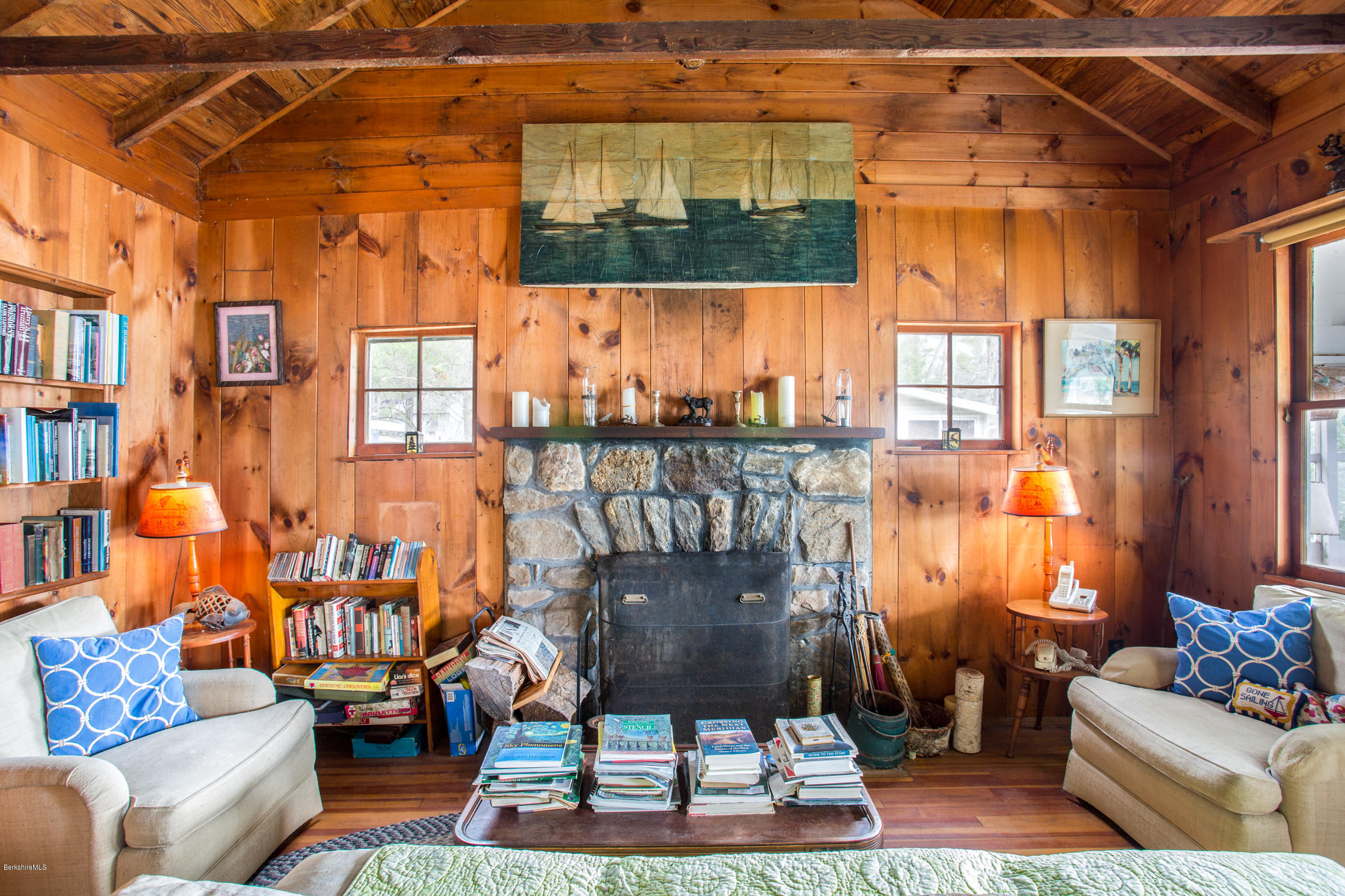 Living room w/ fireplace