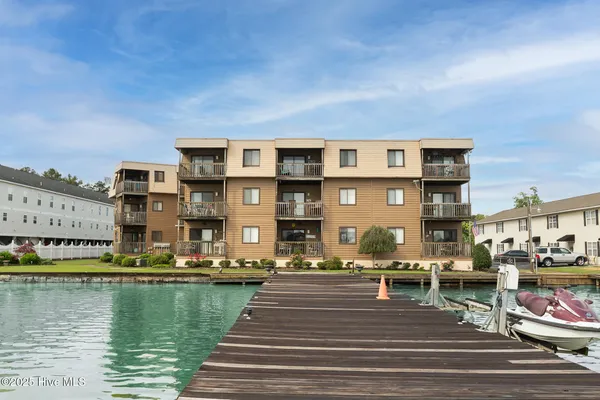 $187,000 | 310 Lake Place, Unit 310, Elizabethtown, NC 28337