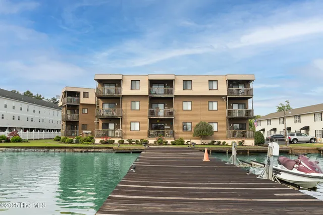 $187,000 | 310 Lake Place, Unit 310, Elizabethtown, NC 28337