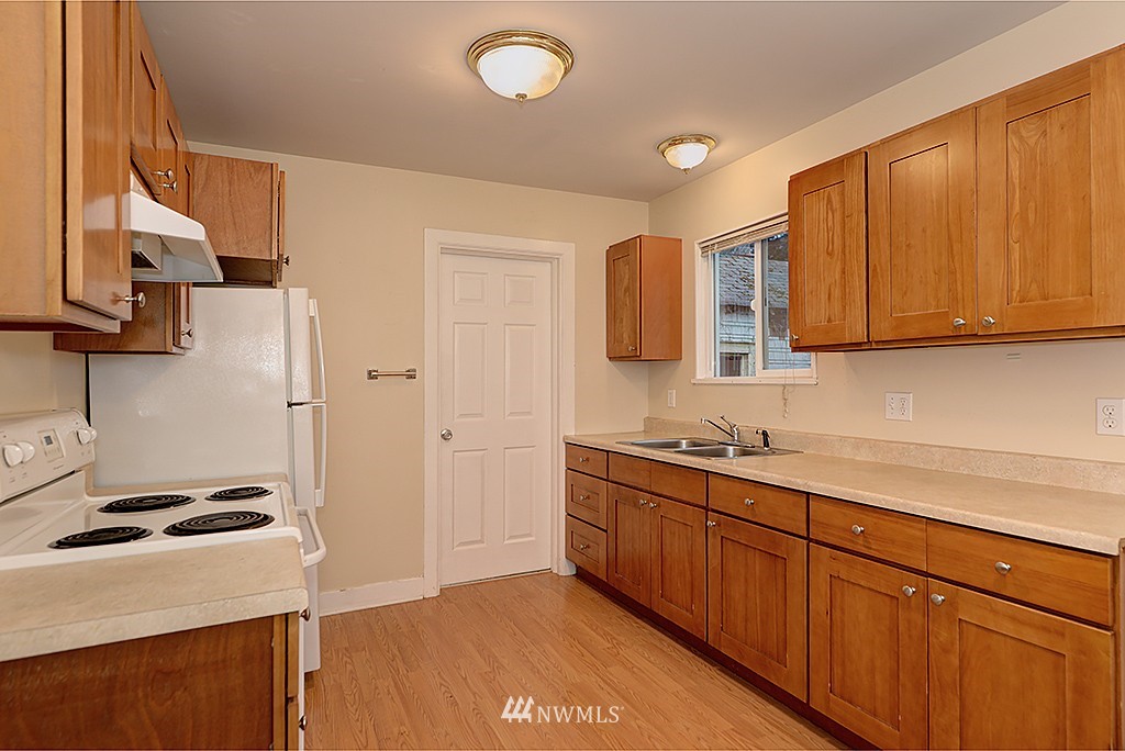 4117 Southwest Orchard Street Seattle, WA 98136 - Photo 6 of 19 Gallery Image 6