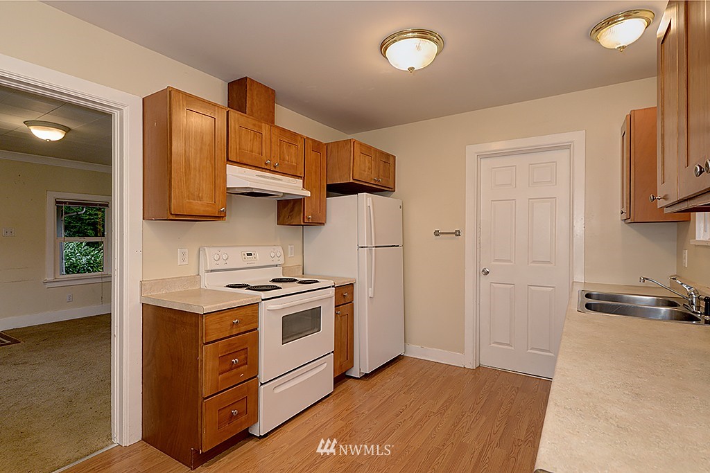 4117 Southwest Orchard Street Seattle, WA 98136 - Photo 7 of 19 Gallery Image 7