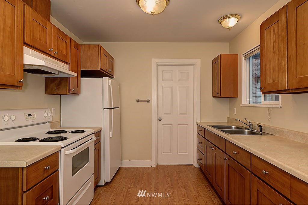 4117 Southwest Orchard Street Seattle, WA 98136 - Photo 9 of 19 Gallery Image 9