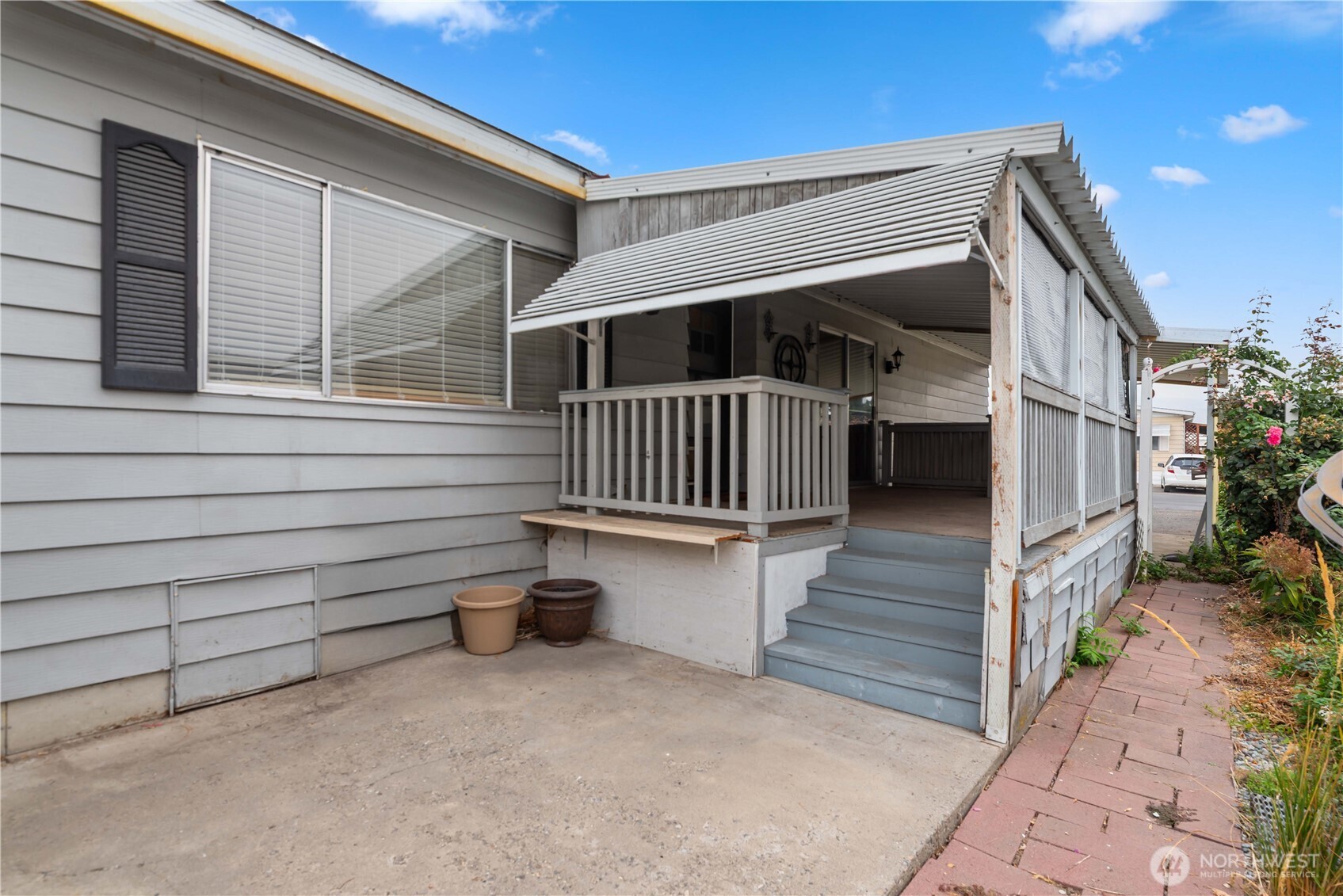 1311 Maple Street, Unit 18 Wenatchee, WA 98801 - Photo 25 of 28 a view of front door and porch