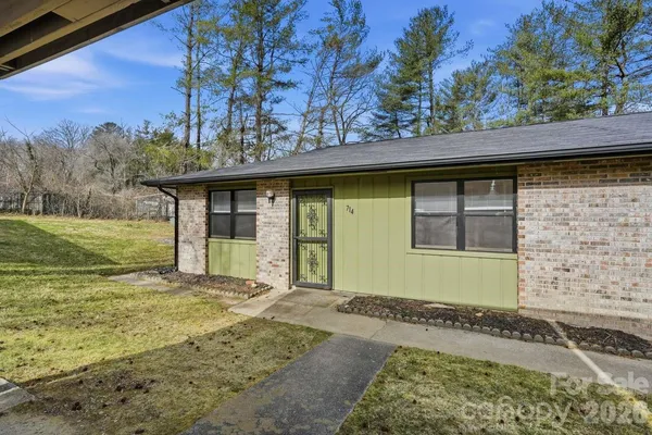 $287,000 | 714 Farmington Circle, Hendersonville, NC 28739