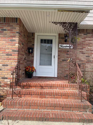 a view of entrance front of the house
