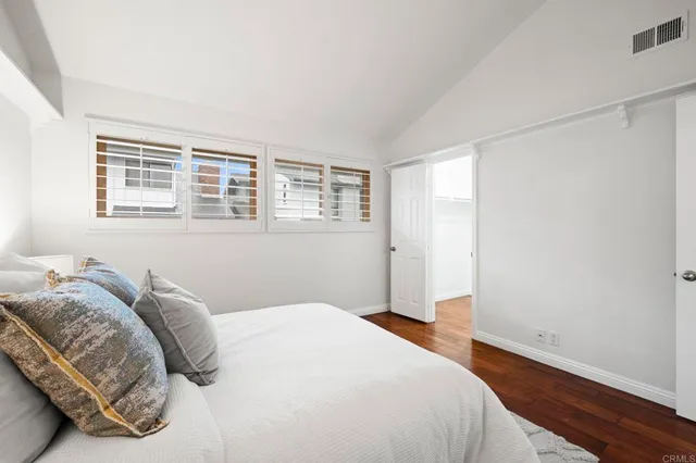 $1,117,000 | 8037 Caminito Mallorca, La Jolla, CA 92037