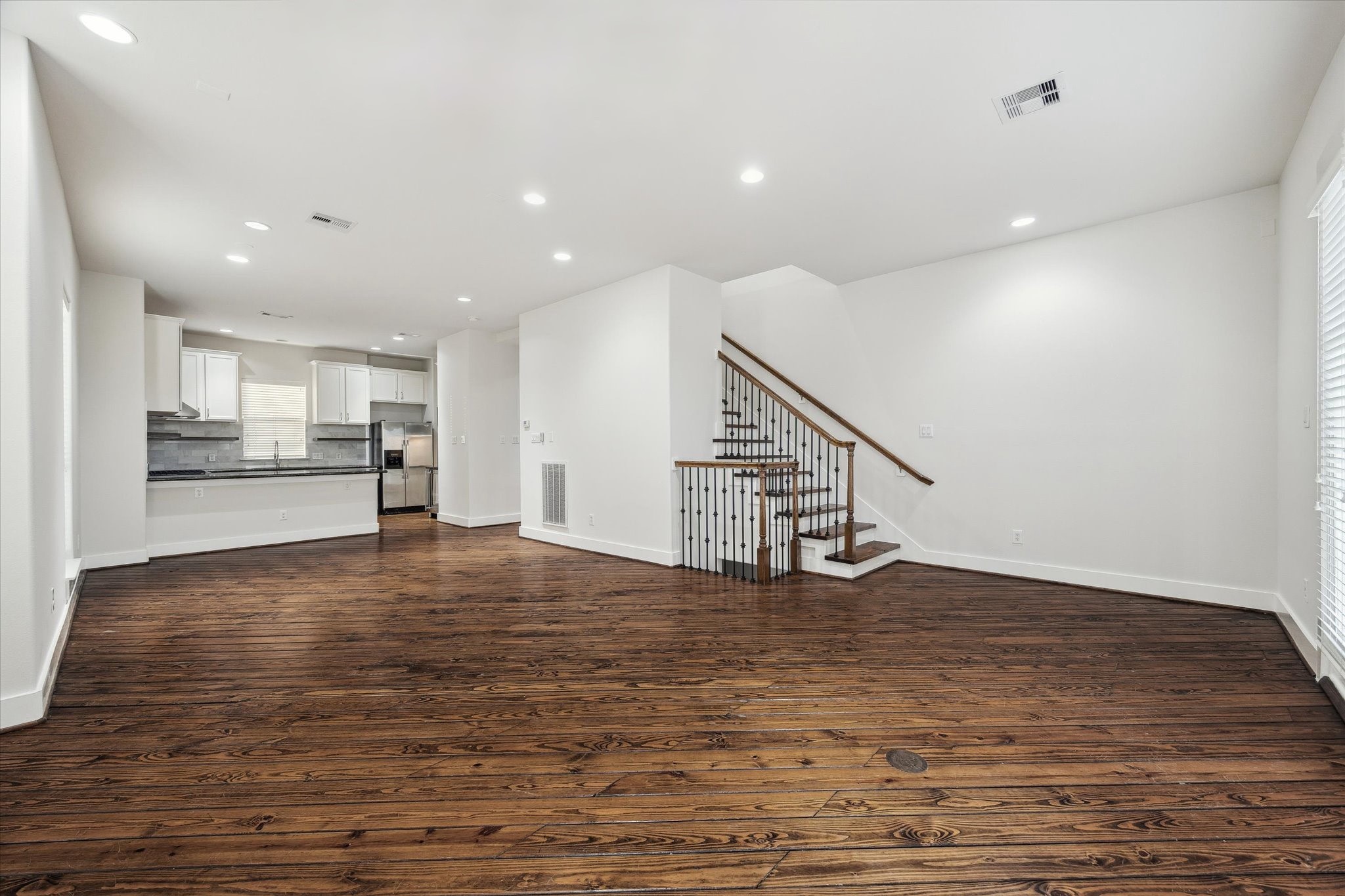 1819 Dart Street Houston, TX 77007 - Photo 15 of 30 Sweeping natural wood flooring and 10 foot ceilings