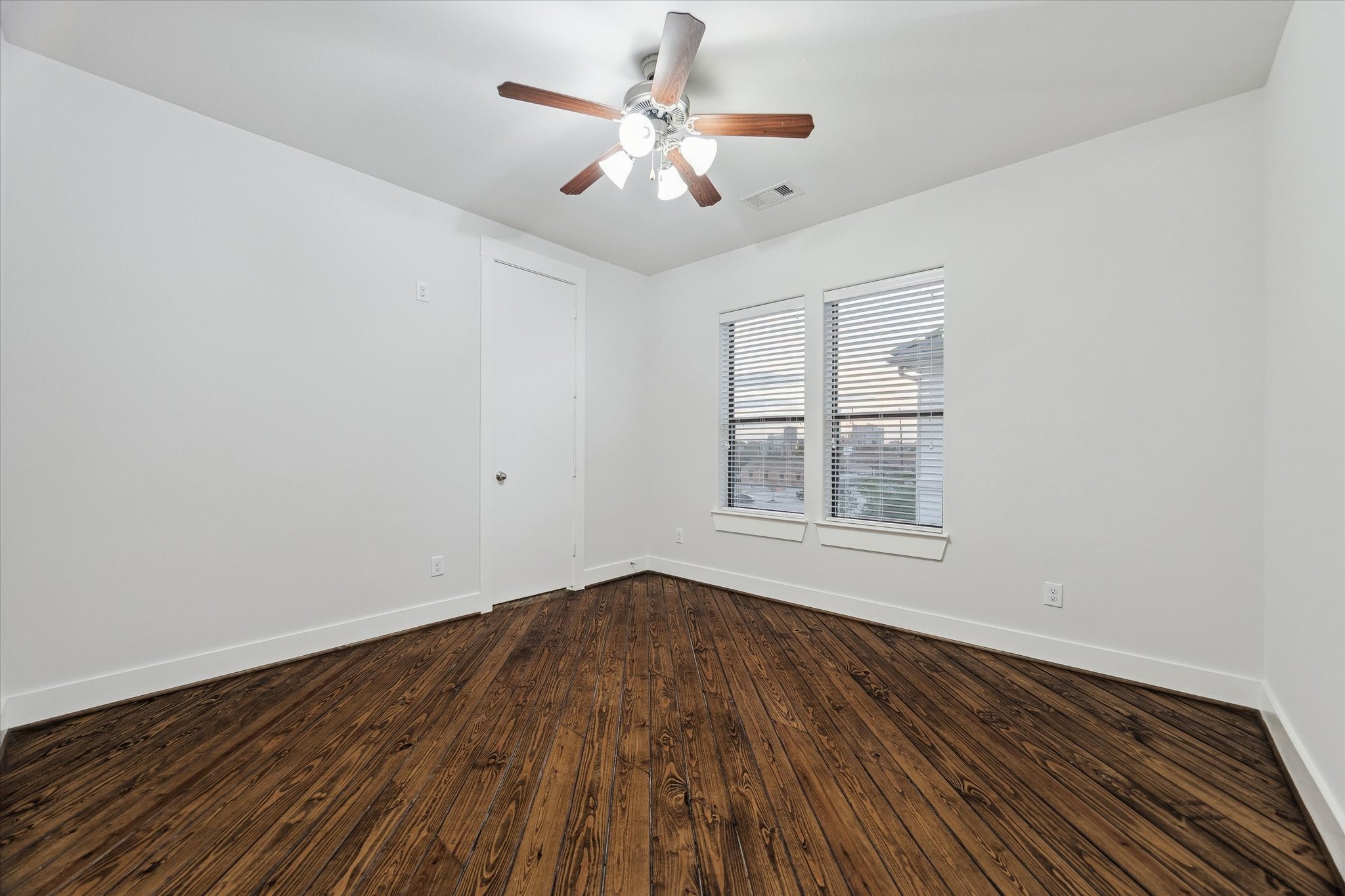 1819 Dart Street Houston, TX 77007 - Photo 21 of 30 This is the Secondary bedroom on the 3rd floor with natural light and nice views