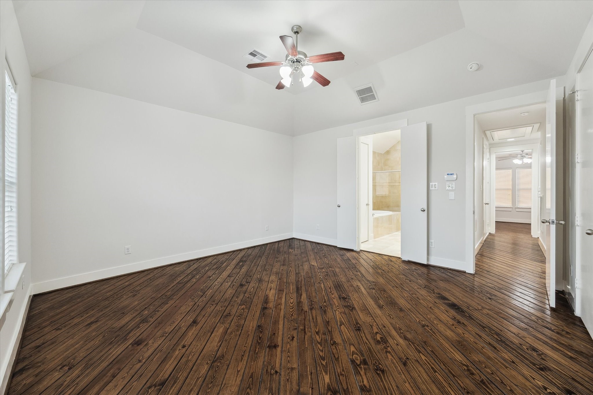1819 Dart Street Houston, TX 77007 - Photo 25 of 30 Double doors lead to the primary bathroom