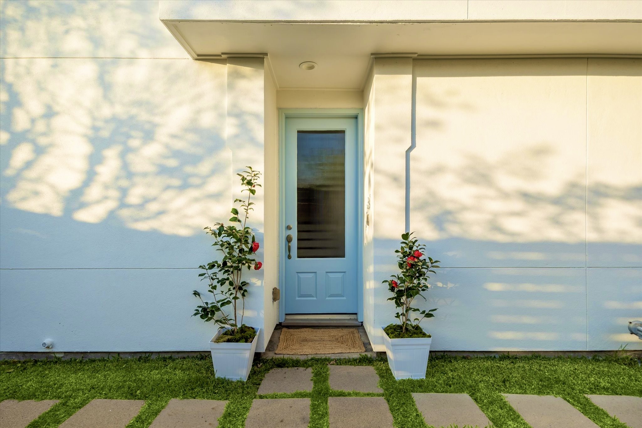 1819 Dart Street Houston, TX 77007 - Photo 4 of 30 Welcome home! The front door resides past the garden gate and has a nice overhang for guests on rainy days