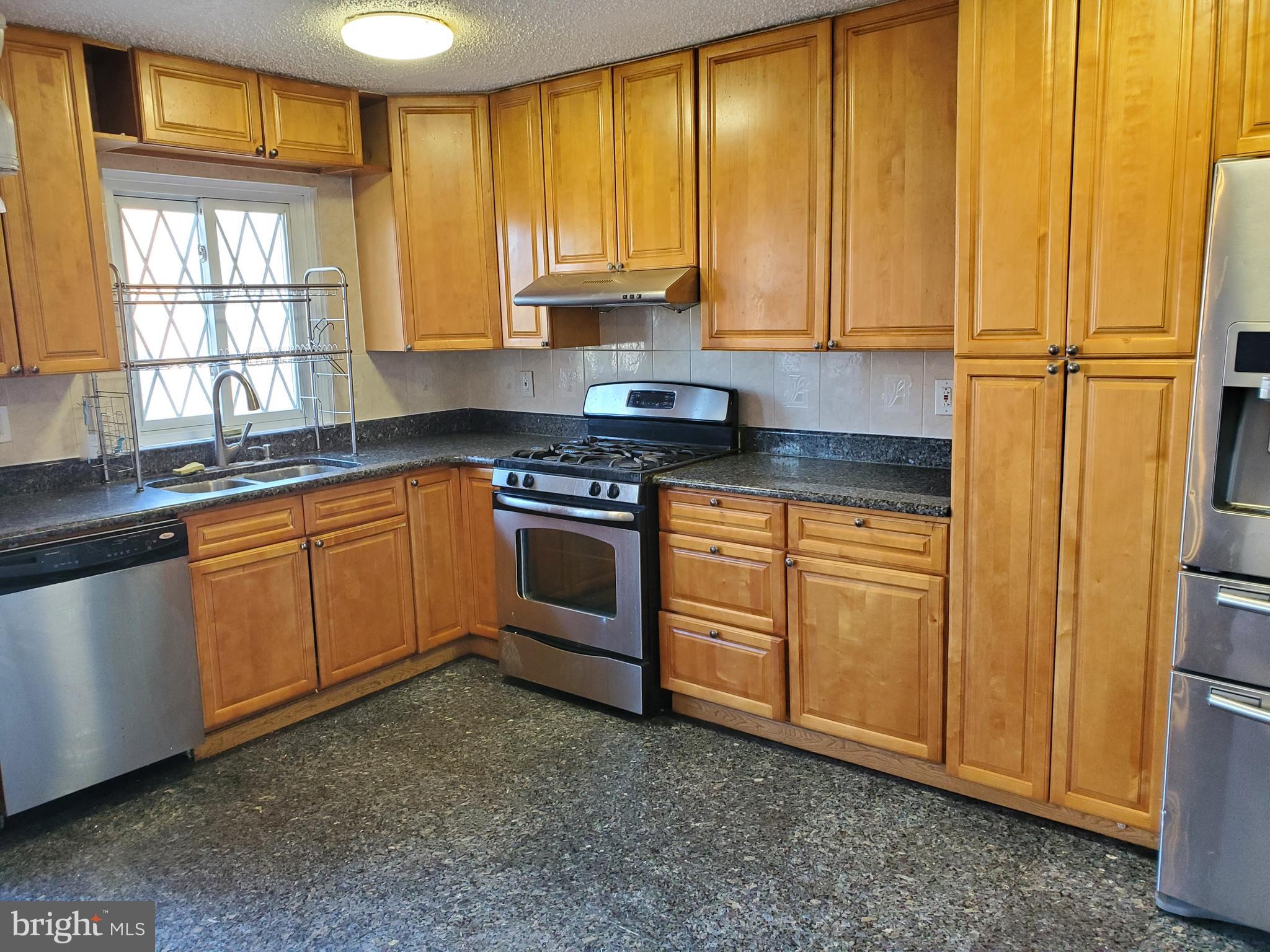 2837 Bittern Place Philadelphia, PA 19142 - Photo 23 of 34 Kitchen pic#1