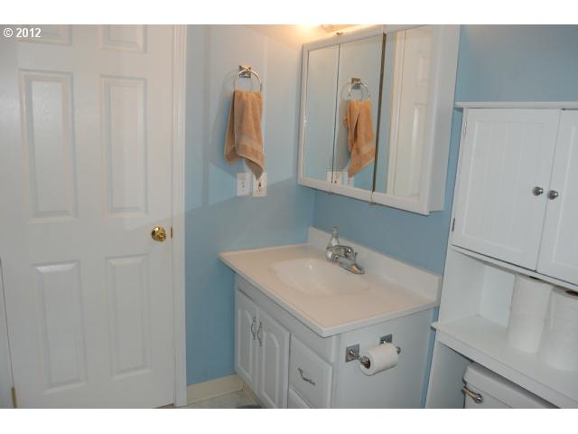 2703 Southwest Spring Garden Street Portland, OR 97219 - Photo 13 of 16 Gallery Image 13