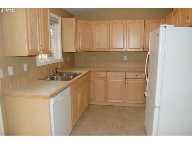 2703 Southwest Spring Garden Street Portland, OR 97219 - Photo 8 of 16 Gallery Image 8